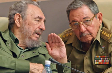 Los dictadores Fidel Castro y Raúl Castro Los dictadores Fidel Castro y Raúl Castro